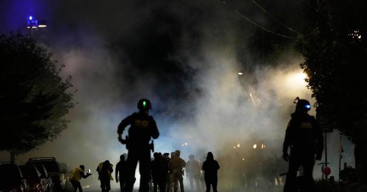 AP Explica: Los despliegues de la Guardia Nacional en Chicago y Portland