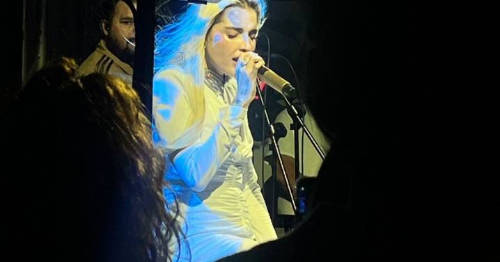 Elena Rose deslumbra en el lanzamiento de “Bendito Verano” en CDMX