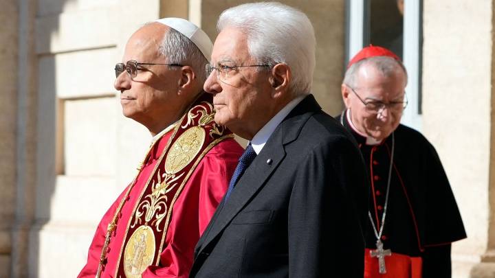 Pope urges Italy to remain open to migrants during rite of passage visit to presidential palace