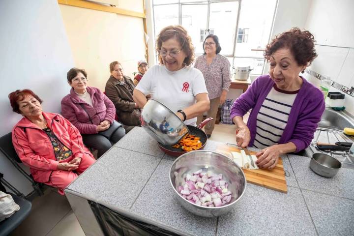 Día del Adulto Mayor: así estimula EsSalud el bienestar y la vitalidad de los asegurados