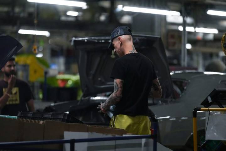 Stellantis shifts production of Jeep Compass from Brampton plant to Illinois plant: union