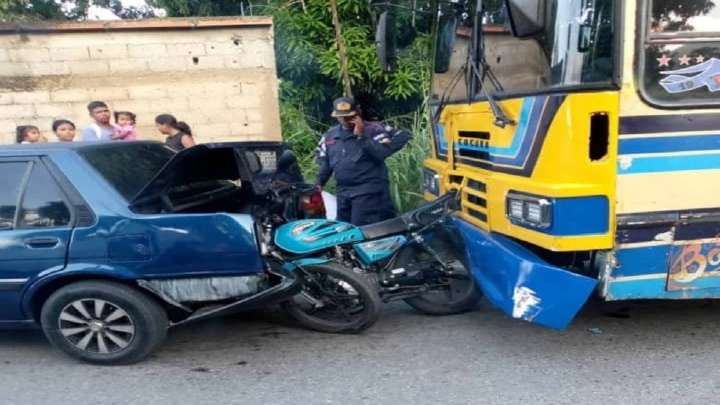 Tremendo susto: Reportan colisión múltiple en la vía de Vigirima, Carabobo (+Fotos)