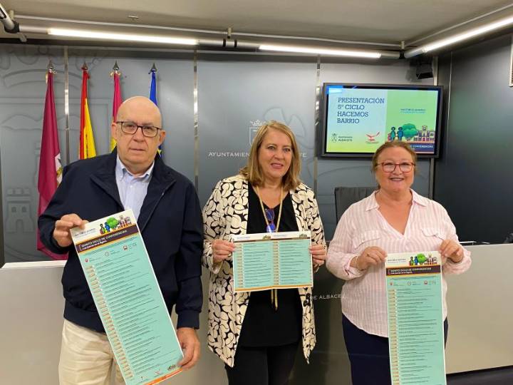 El programa ‘Hacemos barrio’ ofrece en el Centro Ágora 30 charlas divulgativas para “fomentar la cultura y favorecer los vínculos vecinales” La concejala de Calidad de Vida, Llanos Navarro, ha present