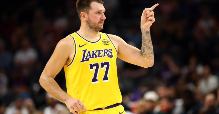 Luka Dončić, Austin Reaves show out in preseason loss to Suns