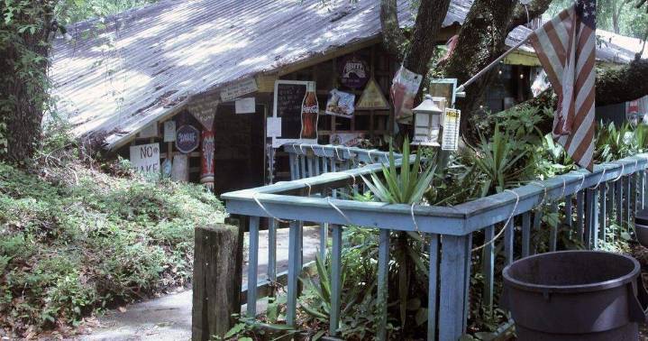 Waterfront MS Coast restaurant with pet alligator closes after 30 years: 'Kind of an icon'