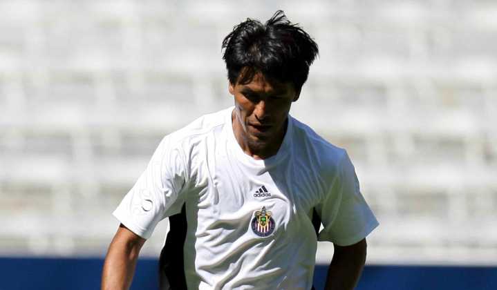 “Lo veo difícil”: Claudio Suárez no pone a Chivas como candidato a ganar el Apertura 2025