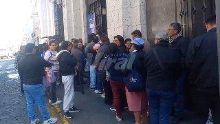 Largas filas en Reniec por cierre del padrón electoral se agudizan en Arequipa