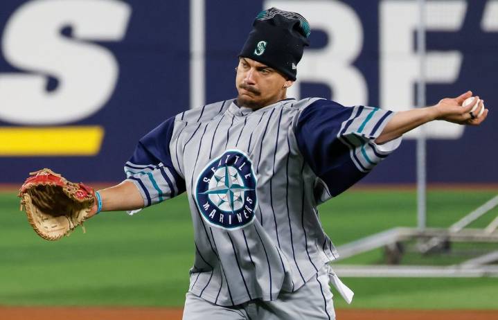 Photos: Mariners visit Blue Jays to start ALCS