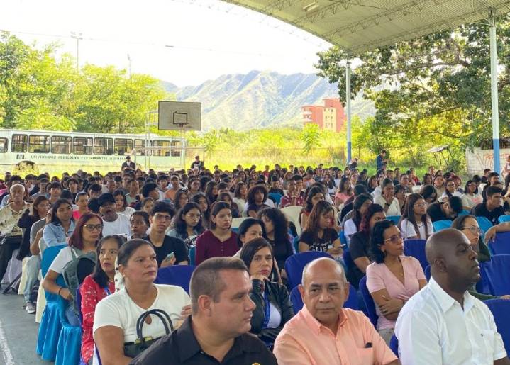 UPEL Maracay recibe a 412 nuevos ingresos