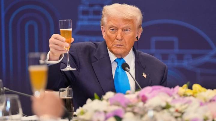 Trump Continues Unfazed Amid Govt Shutdown, Prioritizes Ballroom & Golf World News