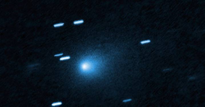 'Major anomaly' comet weighing more than expected pictured hurtling past Mars