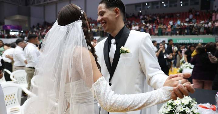 Más de 600 parejas se casan en la mayor boda colectiva de la historia de este país