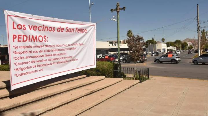 Vecinos de San Felipe protestan contra proliferación de negocios y escuelas en calles secundarias