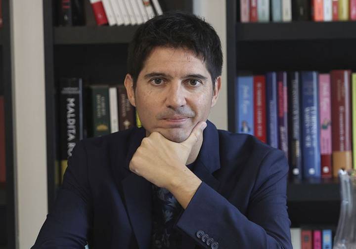 Paco Cerdà gana con 'Presentes' el Nacional de Narrativa