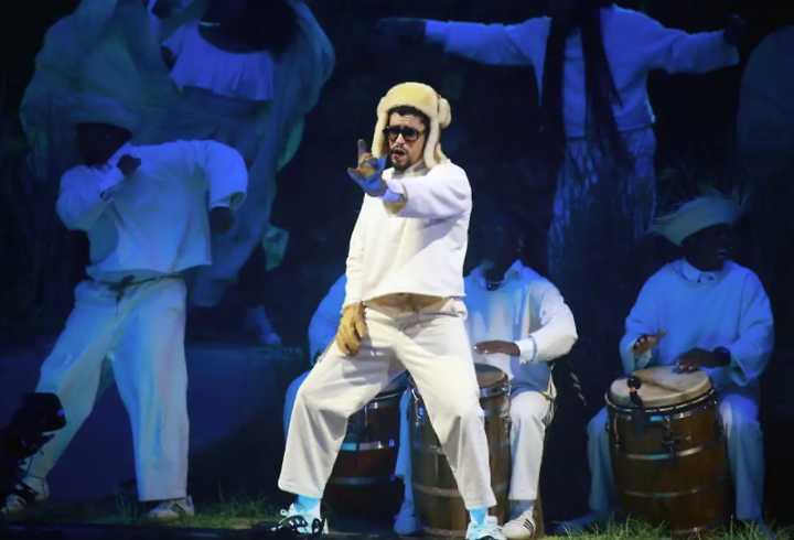 Donald Trump califica de "absolutamente ridícula" la elección del cantante Bad Bunny para el espectáculo de medio tiempo del juego de campeonato de Futbol Americano