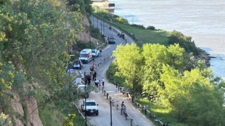 Santa Fe: buscan a un adolescente que cayó al río Paraná mientras estaba en una canoa