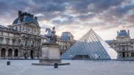 Louvre Museum in Paris forced to close after robbery