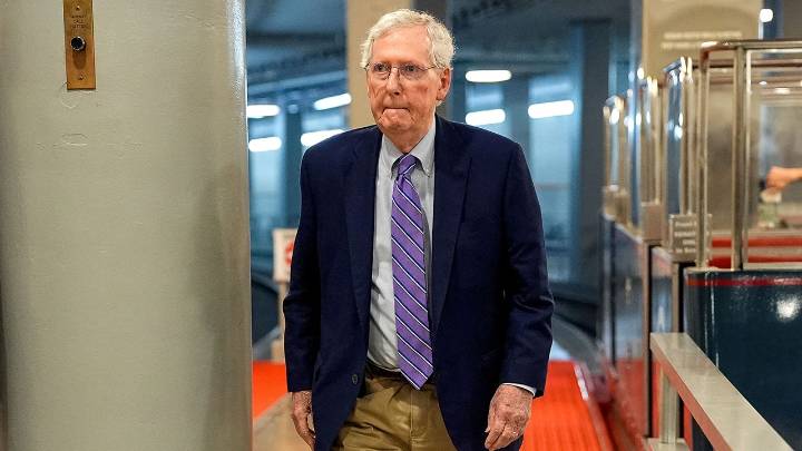 Sen. Mitch McConnell falls on Capitol Hill, incident captured on video