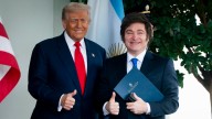 EE.UU. y Argentina firmaron acuerdo de estabilización cambiaria por 20 mil millones de dólares