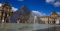 Art heist forces Louvre art gallery in Paris to shut
