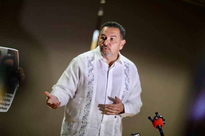 Mezcla titular de la SSPE la seguridad con la política; Alcalde