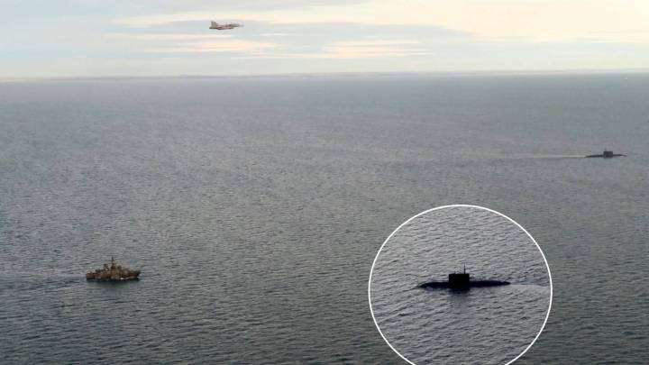 Un submarino ruso emerge en el mar Báltico y Suecia despliega aviones de combate y buques de guerra