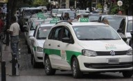 La crisis de los taxis en La Plata se agrava: un informe alerta por la caída de los viajes