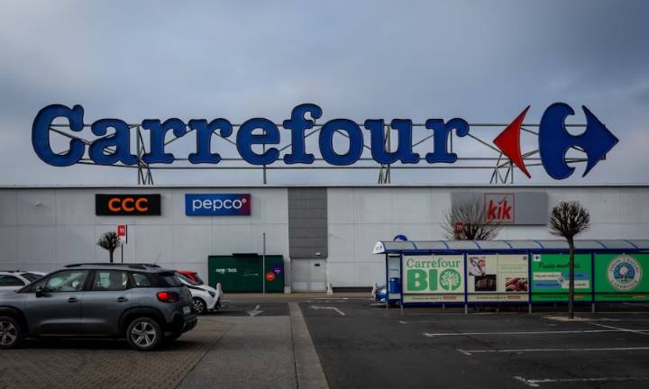 Se bajó uno de los candidatos a quedarse con Carrefour: los motivos y las 3 empresas que siguen en carrera