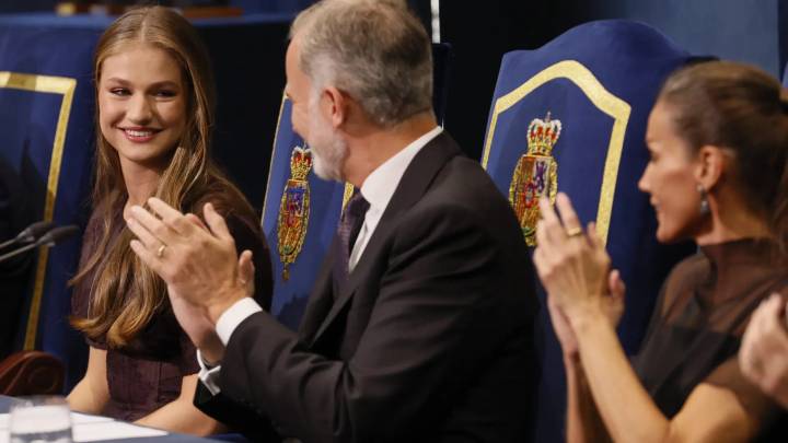 El rey cede espacio a la princesa de Asturias "con emoción de padre y de rey"
