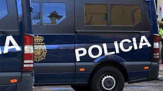 Cae un alijo de casi 2 toneladas de cocaína oculto en un barco francés en A Coruña