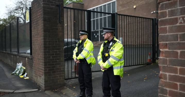 Manchester synagogue terrorist Jahid Al-Shamie's second knife, 'hoax device', 999 call and more major updates