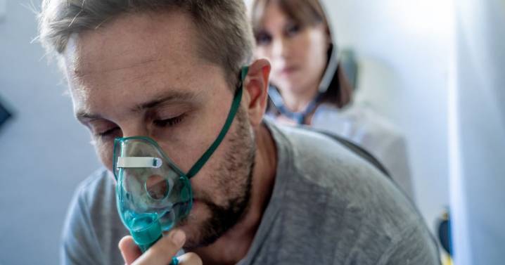 NHS shares four pneumonia symptoms that mean you need to go to hospital