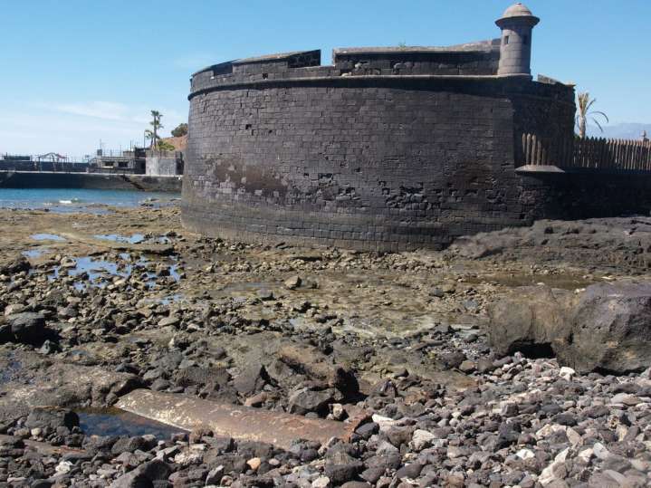 La ciudad canaria bordeada por cuatro históricos castillos: están separados por pocos kilómetros