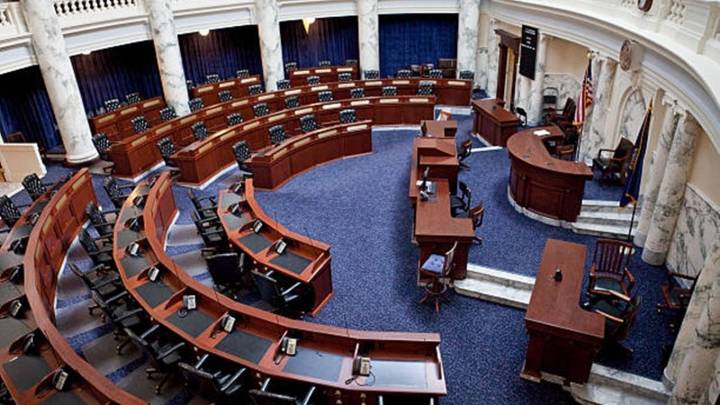 La misteriosa bandera de EU con esvástica que apareció en el Congreso estadounidense