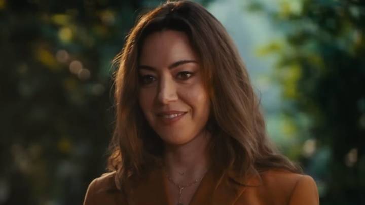'Thighs Will Be Squeezed.' SNL Dropped A Hilarious Fake Hunting Wives Trailer With Aubrey Plaza