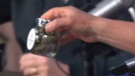 Un ex diputado del PRO le regaló un frasco de flores de marihuana al streamer Tomás Rebord