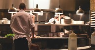 Más de 10 cocineros acaban intoxicados en hotel en Reforma, CDMX: ¿por qué?