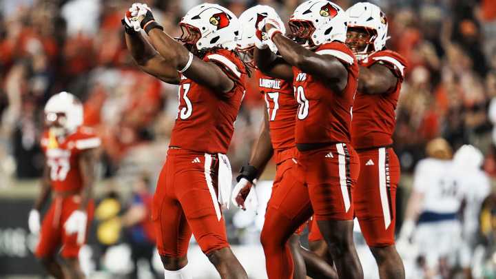 How U of L DL Wesley Bailey's sack celebration honors late mother's life