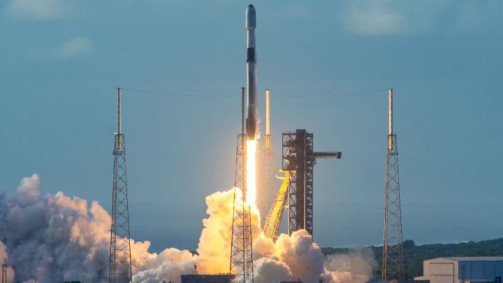Watch SpaceX launch its 10,000th Starlink satellite to orbit today on rocket's record