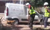 Avance de Clarín: vecinos denuncian colocación de nuevos postes sin permiso
