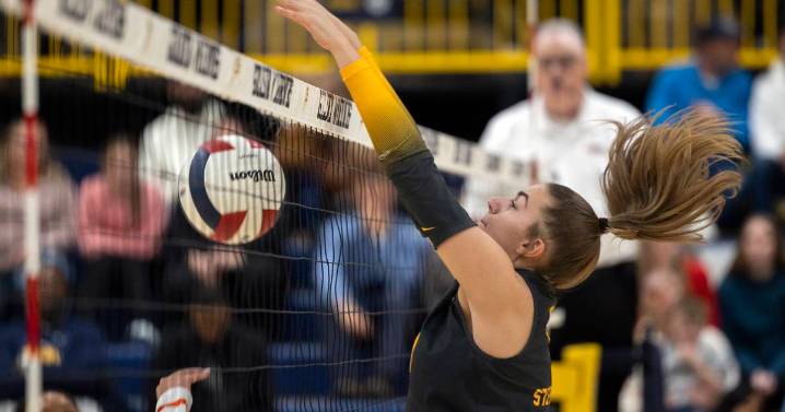 Sterling efficient in regional semifinal win over Freeport