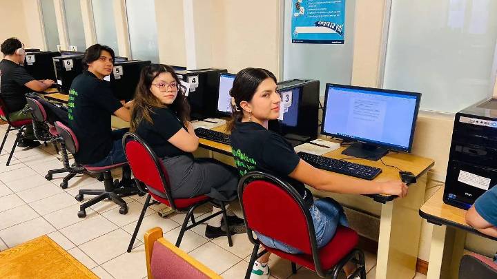 Récord de participación en la III Olimpiada Estatal de Filosofía