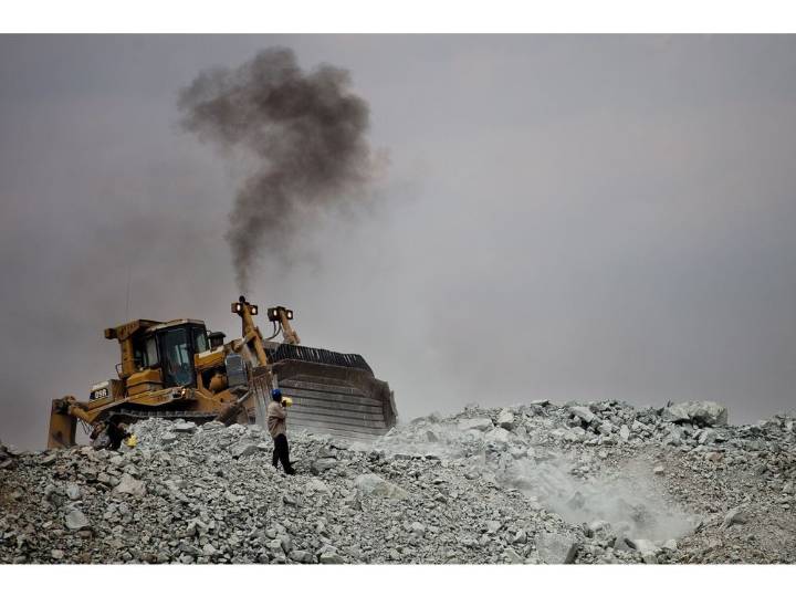 Barrick sells gold mine