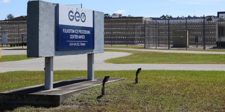 Immigrant rights group calls for removing pregnant women from detention