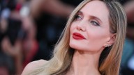 Piel luminosa y labios rojos: así son las 5 tendencias de maquillaje que rejuvenecen y debes lucir en otoño 2025