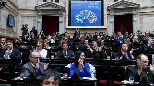 Diputados transformó en ley la limitación a los DNU: qué cambia