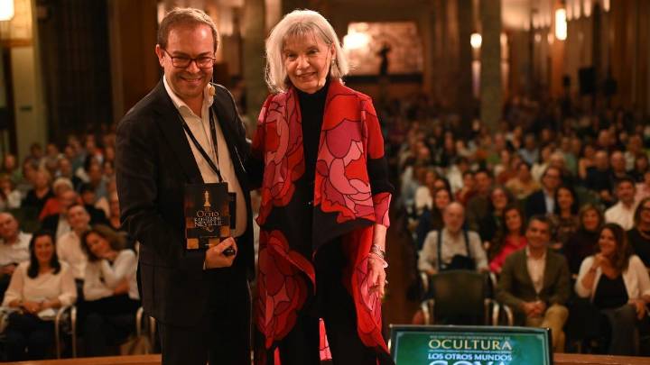 Katherine Neville diserta sobre arte y memoria en Ocultura