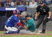 Clement up for two awards as five Blue Jays named Gold Glove finalists