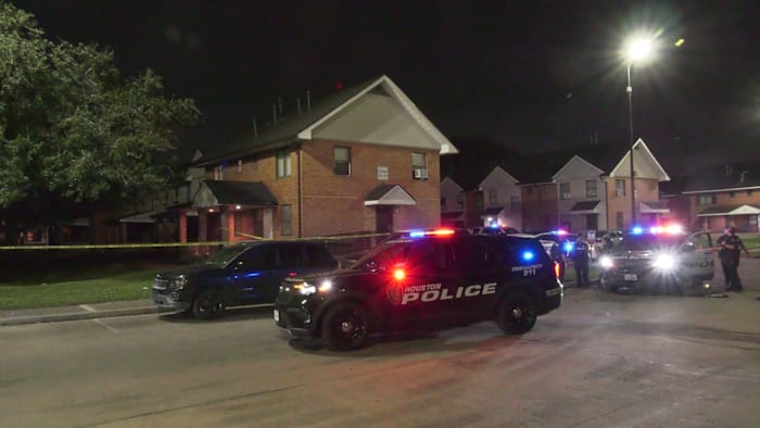 Fifth Ward neighbors find man shot to death outside after hearing gunfire