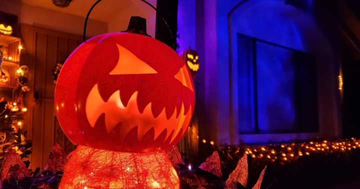 Show off your spooky and festive Halloween home decorations